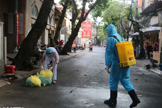 Hà Nội: Người đàn ông tử vong trong tư thế treo cổ, xét nghiệm dương tính với SARS-CoV-2