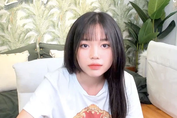 Bạn gái thiếu gia tung series ảnh bốc lửa nhưng bị soi vòng 1 biến hoá khôn lường, lúc căng đét, lúc lại như có như không...-5