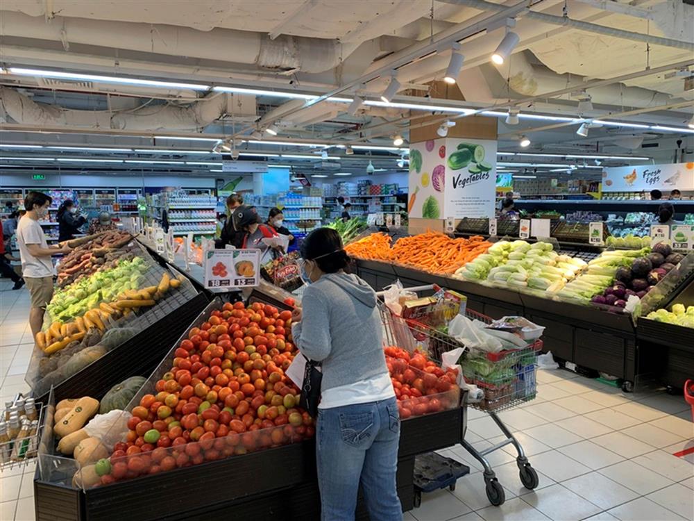 Người dân TP.HCM đồng loạt đi mua thực phẩm dự trữ-4