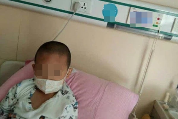 Bé trai 5 tuổi đã vỡ giọng, bố mẹ đưa đến bệnh viện khám dậy thì sớm mới phát hiện có khối u não, bác sĩ chỉ ra 3 điểm cần chú ý-1