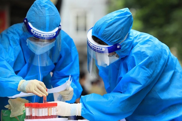 Phát hiện một nhân viên y tế từ TP HCM ra Hà Nội dương tính với SARS-CoV-2-1