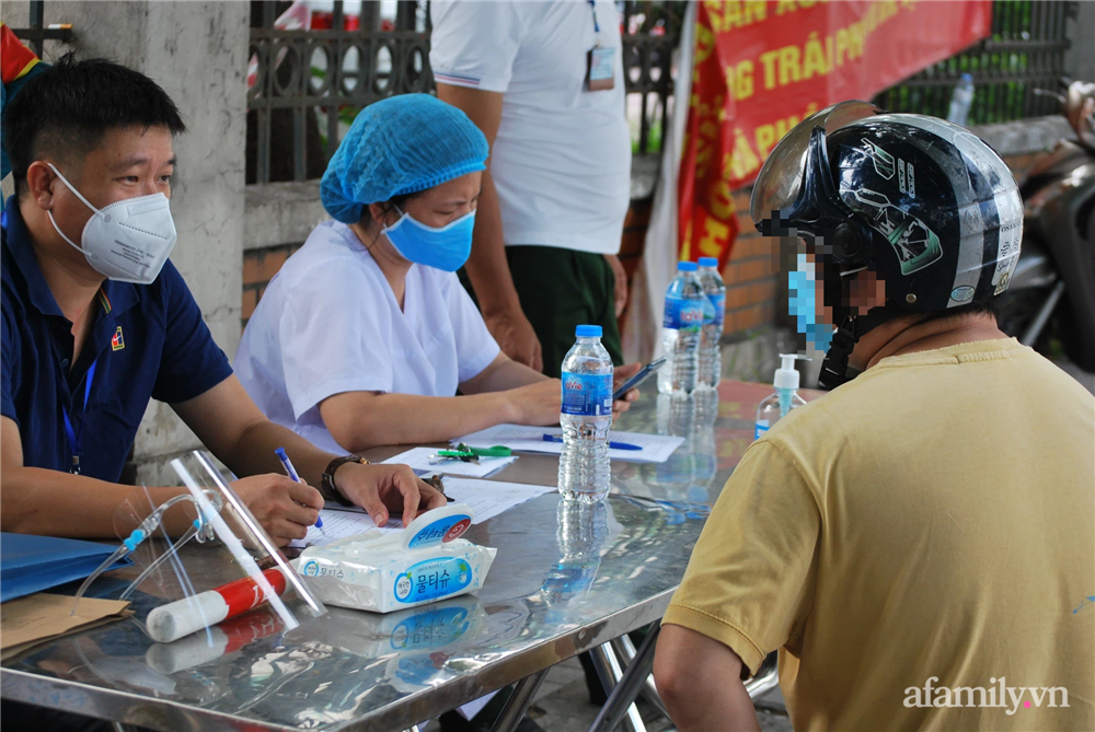 Ma trận văn vở tại chốt kiểm soát dịch: Từ nhà ngay đây đến liều mình cứu bạn..., bí quá thì giở chiêu cuối đầy lâm ly bi đát!-5