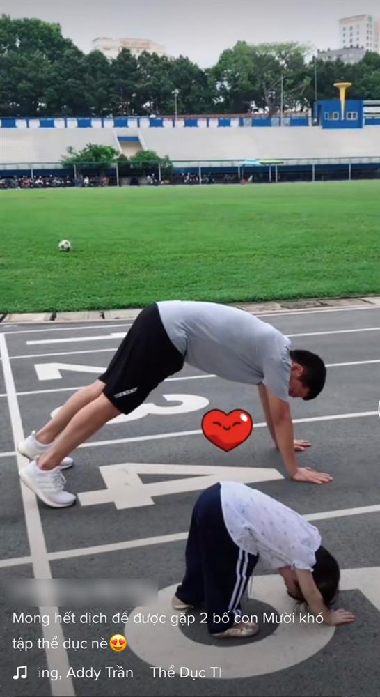 Trường Giang cuối cùng đã khoe trọn vẹn khuôn mặt ái nữ 2 tuổi, màn đối đáp tiếng Anh hờn dỗi của bé gây sốt-8