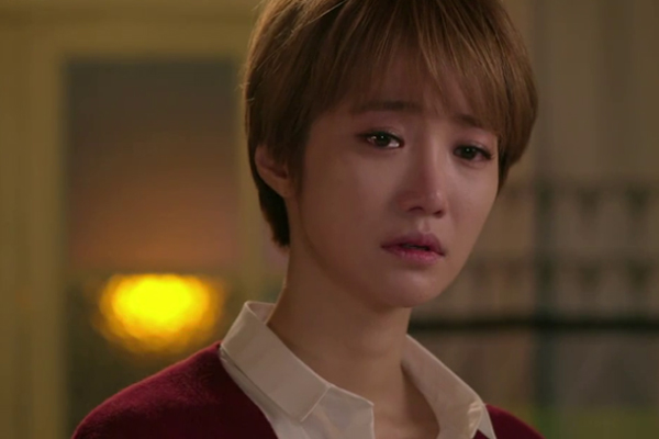 Tôi định đóng cửa phòng đi ngủ thì mẹ chồng đưa cho chai nước mắm bảo mang vào giường, biết lý do mà tôi chết sững-2