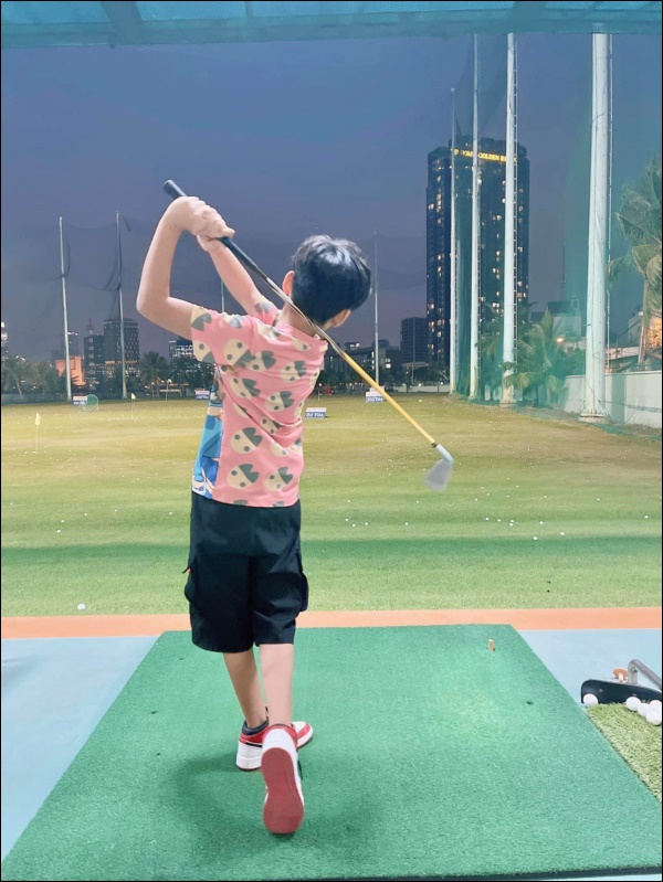 Sinh ra ngậm thìa vàng, quý tử nhà Lệ Quyên và chồng cũ đại gia được dạy dỗ chu đáo, hành động đẹp mùa dịch thật ý nghĩa-4