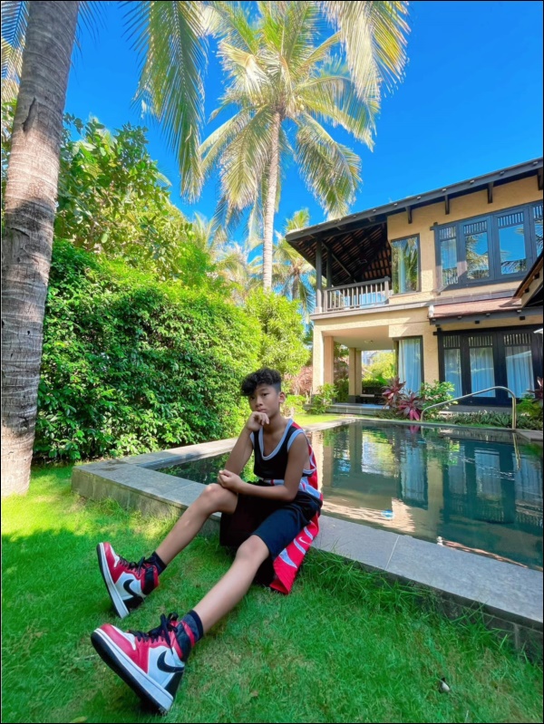 Sinh ra ngậm thìa vàng, quý tử nhà Lệ Quyên và chồng cũ đại gia được dạy dỗ chu đáo, hành động đẹp mùa dịch thật ý nghĩa-6