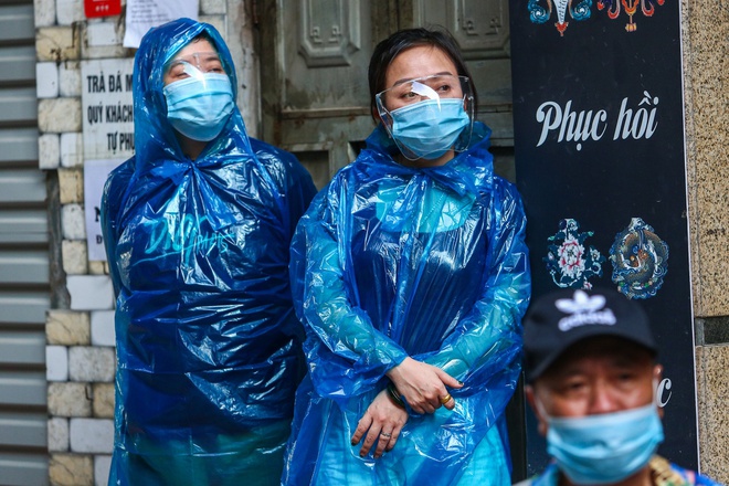 Mối nguy hiểm từ bàn tay lấy mẫu xét nghiệm Covid-19-2