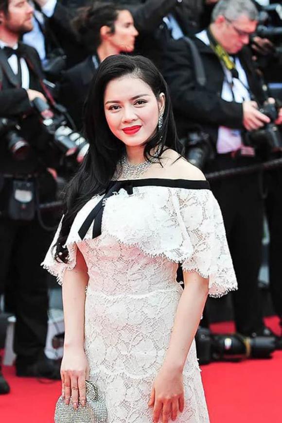 Lý Nhã Kỳ bị chê catwalk như đi chợ, chiếc váy phản chủ khiến cô trông như đang mang thai-5
