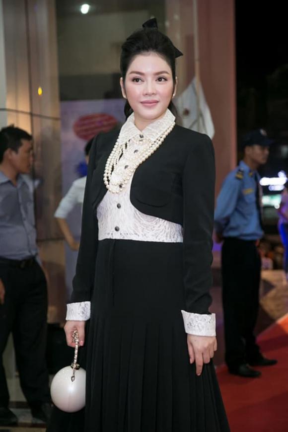 Lý Nhã Kỳ bị chê catwalk như đi chợ, chiếc váy phản chủ khiến cô trông như đang mang thai-6