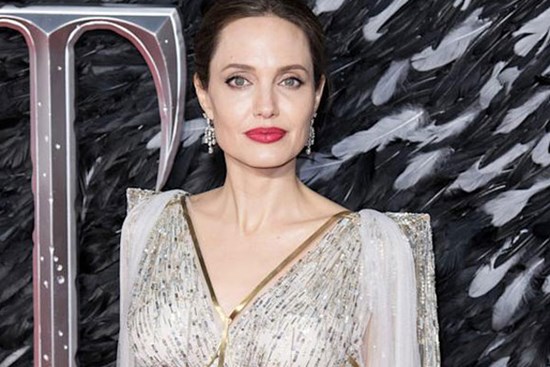 Bức tâm thư của cô bé người Afghanistan gửi Angelina Jolie: Tương lai của chúng cháu thật tăm tối