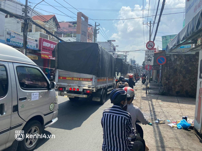 Ảnh: Người dân TP.HCM nườm nượp kéo nhau đi siêu thị, nhiều tuyến phố ùn ứ-5