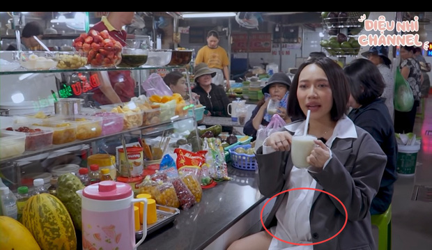 Giữa tin đồn sinh con, lại rộ thêm hình ảnh nghi Diệu Nhi mặc váy rộng che bụng to rõ khi đi sự kiện hồi tháng 5?-6