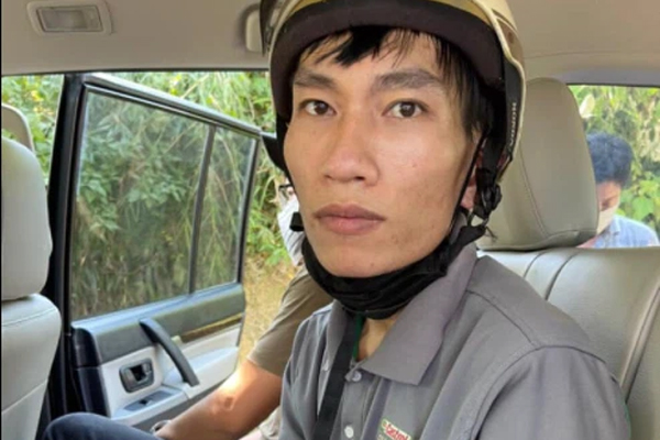 Hà Nội: Mảng gạch men lớn rơi từ tầng cao chung cư HH1B Linh Đàm, nhiều người đang xếp hàng lấy mẫu xét nghiệm hoảng hốt bỏ chạy-6