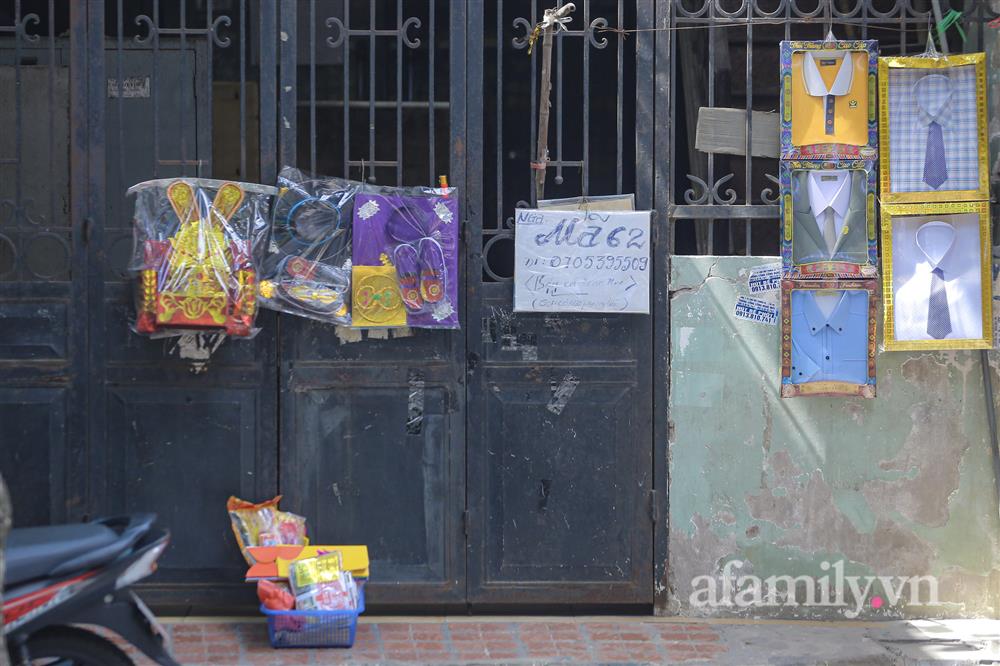 Đường phố Hà Nội đỏ lửa cúng Rằm tháng Bảy đặc biệt nhất-13