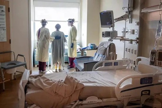 Cái vuốt tóc tiễn biệt và câu chuyện xé lòng của bé gái 14 tuổi bị bố mẹ 