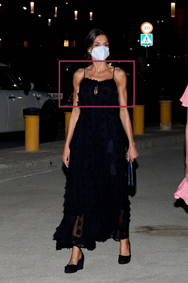 Hoàng hậu Tây Ban Nha nhiều lần diện đầm lộ vai gân guốc thô cứng, còn đâu là biểu tượng mặc đẹp hơn Kate-5