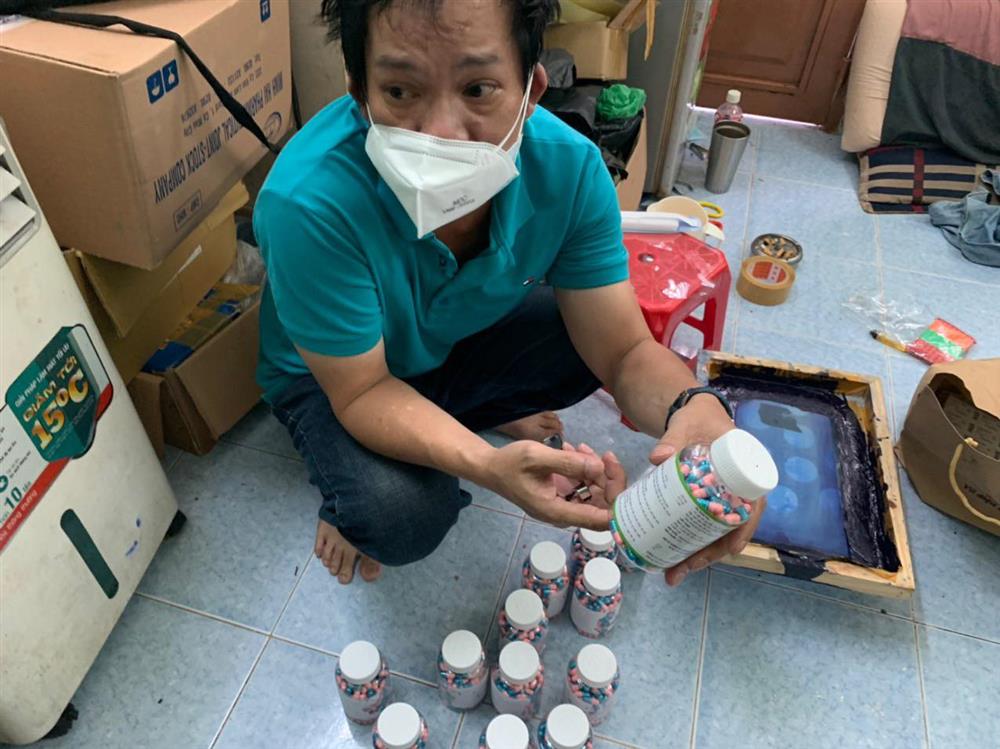 Công an TP HCM triệt phá đường dây sản xuất, tiêu thụ thuốc điều trị Covid-19 giả-8