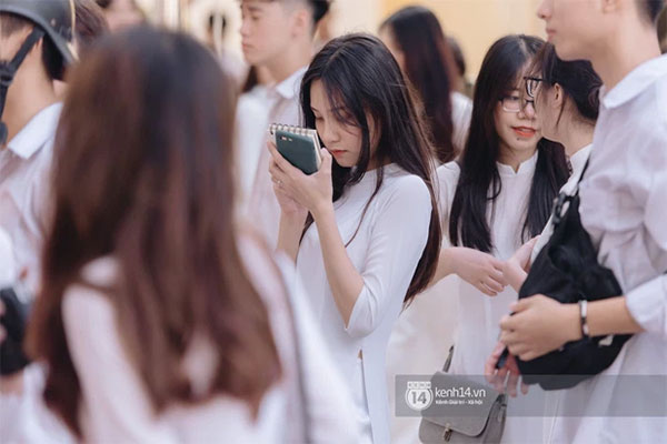 Bỏ giấy khen Học sinh tiên tiến, hội phụ huynh bồi hồi: Thời 7x, 8x phấn đấu được tiên tiến thôi cũng&nbsp;khó, thấy hãnh diện vô cùng-4