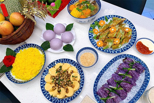 Chi tiền triệu mua xe sang hàng mã dịp rằm tháng 7-10