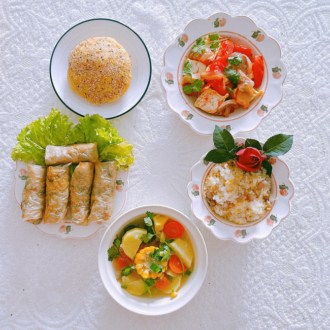 Hôm nay là Rằm tháng 7, cùng ngắm những mâm cơm cúng rực rỡ và đẹp mắt của hội chị em khéo tay hay làm nhé!-14