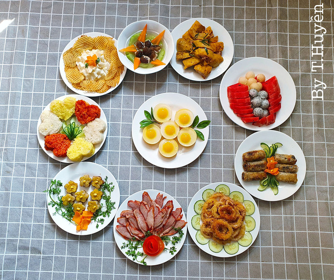 Hôm nay là Rằm tháng 7, cùng ngắm những mâm cơm cúng rực rỡ và đẹp mắt của hội chị em khéo tay hay làm nhé!-1