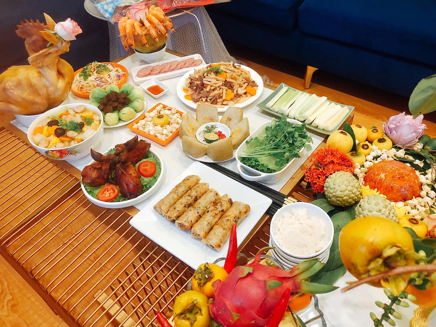 Hôm nay là Rằm tháng 7, cùng ngắm những mâm cơm cúng rực rỡ và đẹp mắt của hội chị em khéo tay hay làm nhé!-8