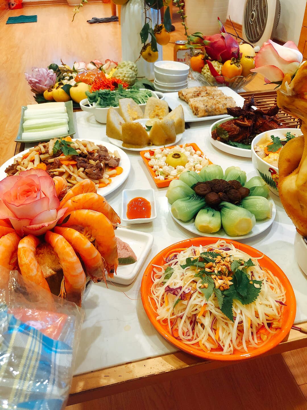 Hôm nay là Rằm tháng 7, cùng ngắm những mâm cơm cúng rực rỡ và đẹp mắt của hội chị em khéo tay hay làm nhé!-11