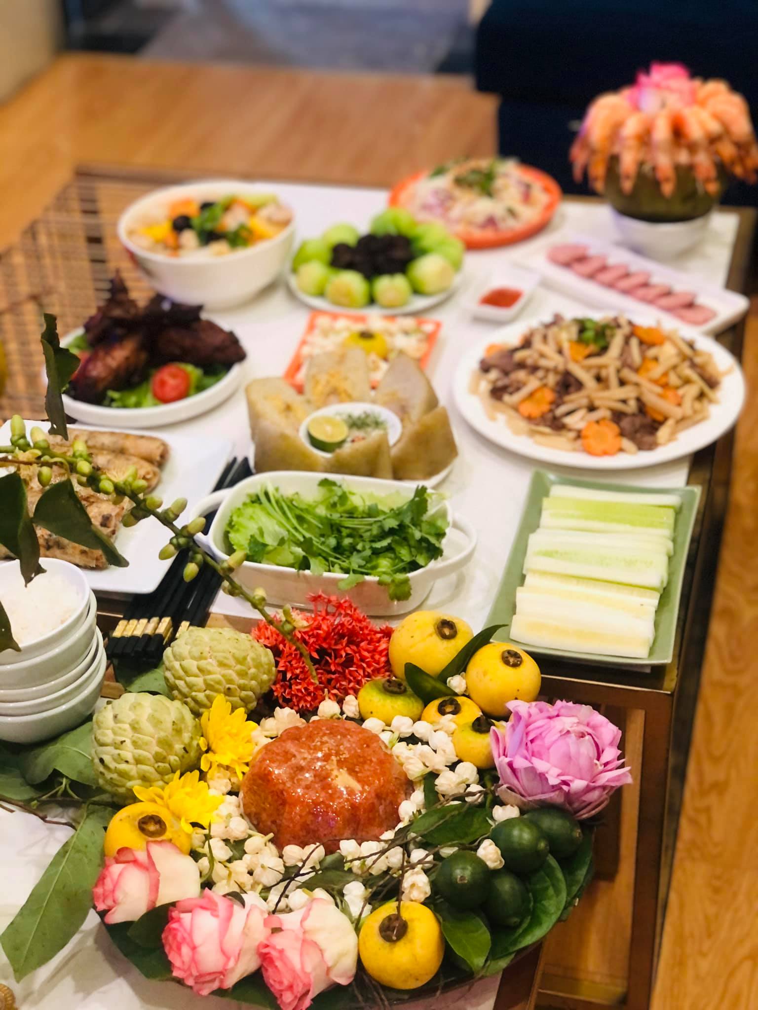 Hôm nay là Rằm tháng 7, cùng ngắm những mâm cơm cúng rực rỡ và đẹp mắt của hội chị em khéo tay hay làm nhé!-7