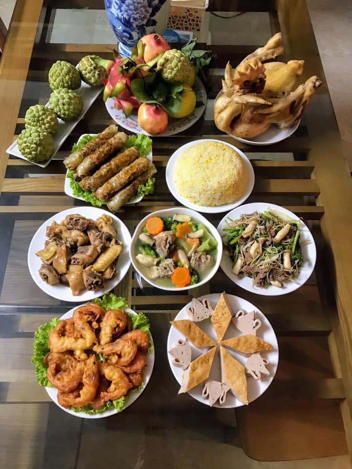 Hôm nay là Rằm tháng 7, cùng ngắm những mâm cơm cúng rực rỡ và đẹp mắt của hội chị em khéo tay hay làm nhé!-4