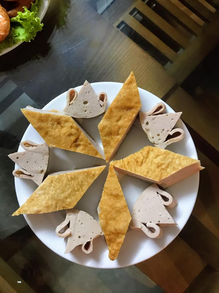 Hôm nay là Rằm tháng 7, cùng ngắm những mâm cơm cúng rực rỡ và đẹp mắt của hội chị em khéo tay hay làm nhé!-2