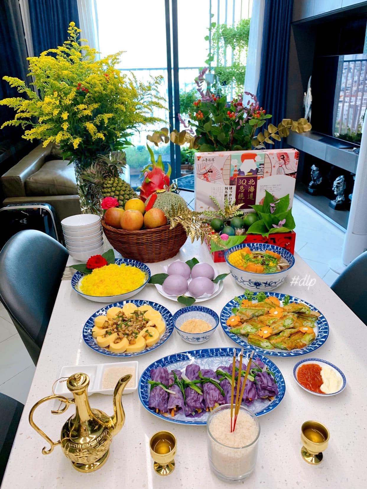 Hôm nay là Rằm tháng 7, cùng ngắm những mâm cơm cúng rực rỡ và đẹp mắt của hội chị em khéo tay hay làm nhé!-22