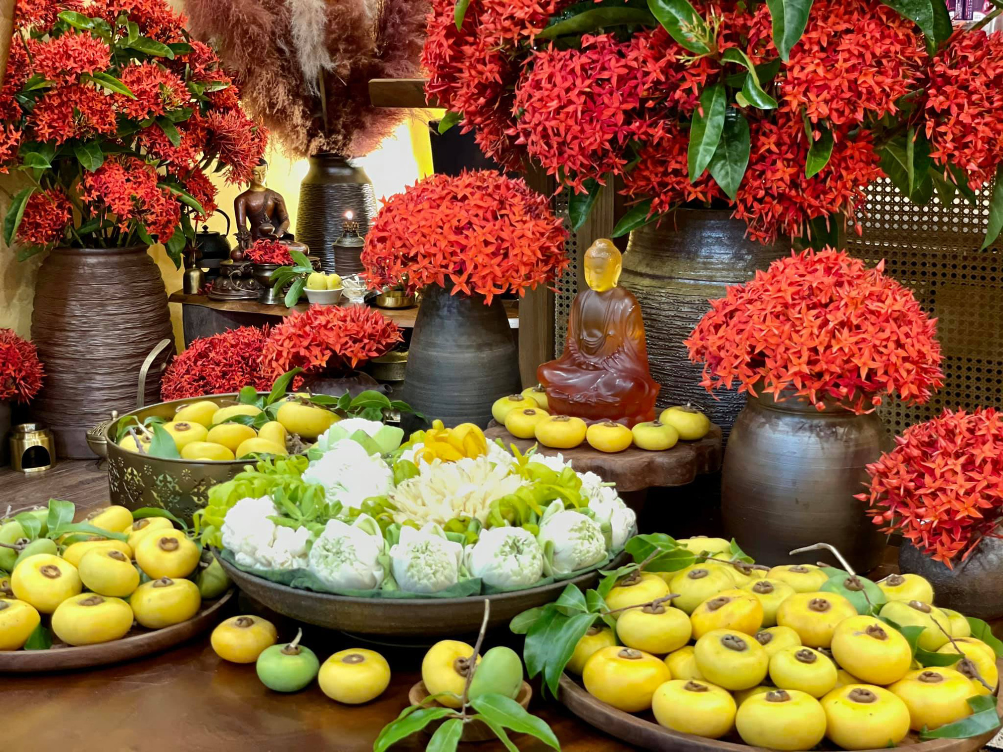 Hôm nay là Rằm tháng 7, cùng ngắm những mâm cơm cúng rực rỡ và đẹp mắt của hội chị em khéo tay hay làm nhé!-35