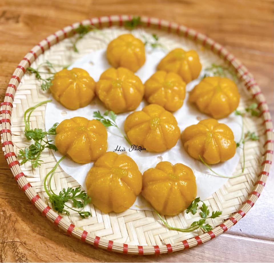 Hôm nay là Rằm tháng 7, cùng ngắm những mâm cơm cúng rực rỡ và đẹp mắt của hội chị em khéo tay hay làm nhé!-43