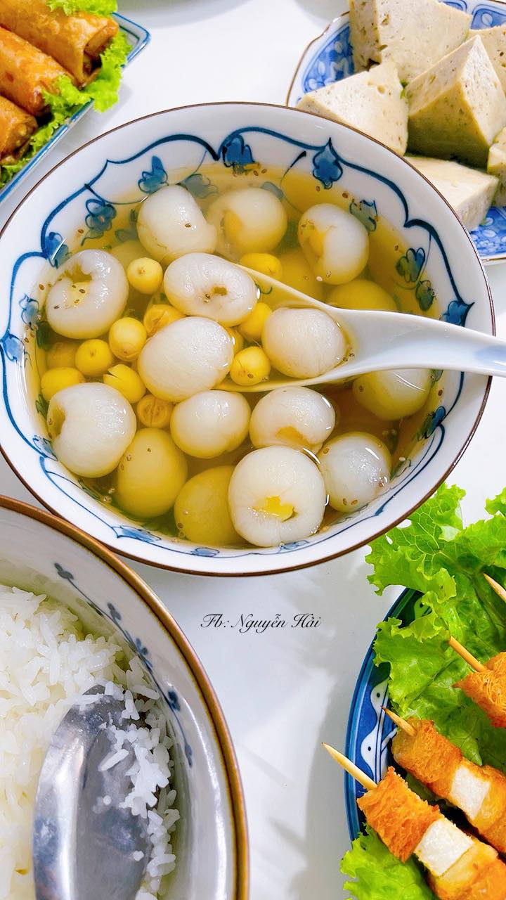 Hôm nay là Rằm tháng 7, cùng ngắm những mâm cơm cúng rực rỡ và đẹp mắt của hội chị em khéo tay hay làm nhé!-28