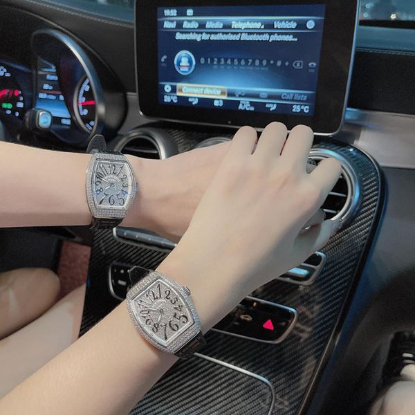 Chân dung hot girl bán dâm, trộm luôn gần 170 triệu đồng: Thường khoe body sexy và cuộc sống sang chảnh trên MXH-4