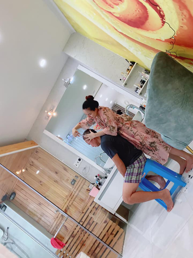 Cuộc sống sau khi sinh con thứ 3 của Vy Oanh, sự xuất hiện của ông xã gây chú ý-2