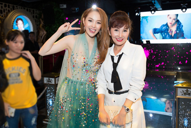 Những người phụ nữ quyền lực của sao Việt: Nhà Đông Nhi - Ông Cao Thắng quá sang, mẹ Hà Hồ gây bất ngờ vì điều này-6