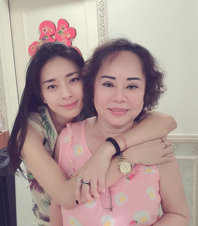 Những người phụ nữ quyền lực của sao Việt: Nhà Đông Nhi - Ông Cao Thắng quá sang, mẹ Hà Hồ gây bất ngờ vì điều này-7