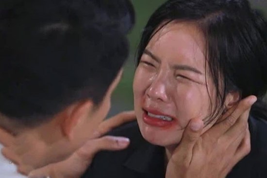 Trước mộ mẹ, nghe lại di ngôn của bà mà tôi khóc nghẹn vì hối hận