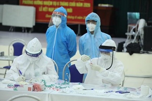 Giả đeo khăn tang để thông chốt” kiểm soát COVID-19-2