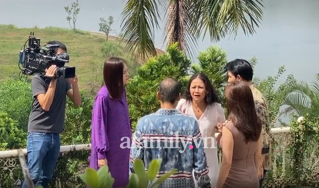 Hương vị tình thân: Mẹ chồng nàng dâu Xuân - Nam thân mật bên nhau, vô tình để lộ chi tiết phim đắt giá-3