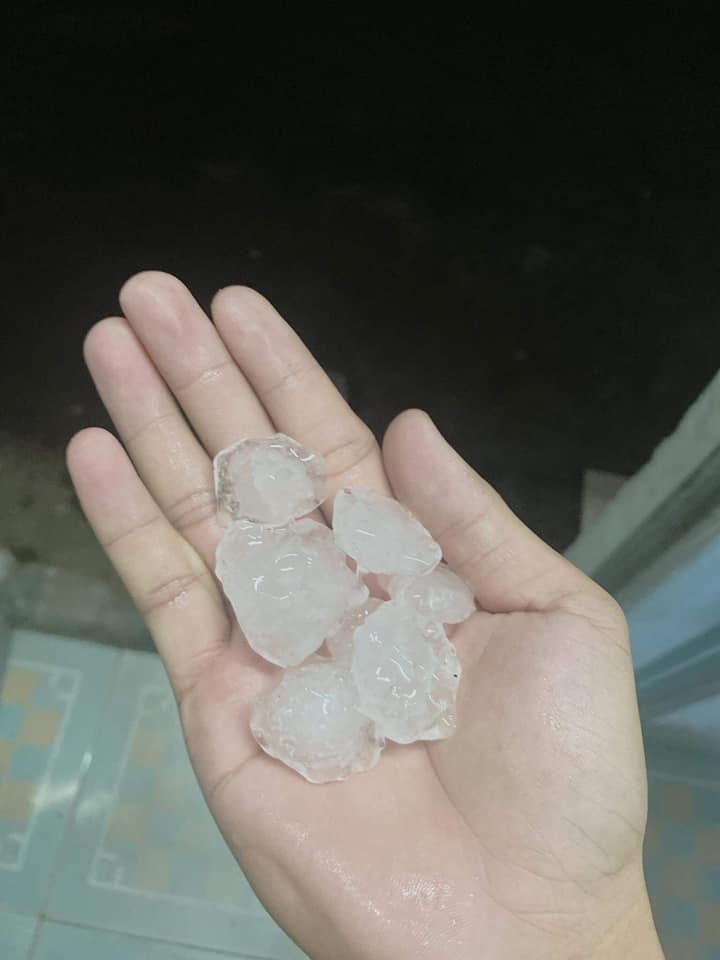 TP.HCM bất ngờ xuất hiện mưa đá-1