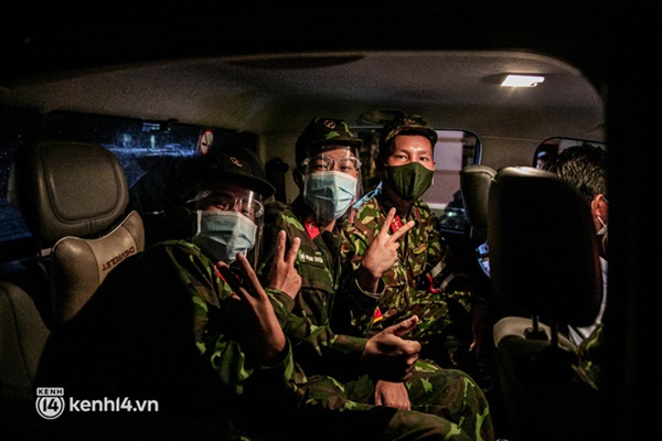 Ảnh: Quân đội xuất quân ngay trong đêm, kiểm soát gần 300 chốt khắp quận huyện TP.HCM-8