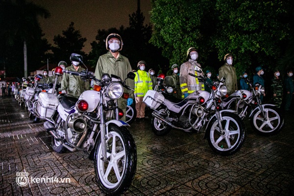 Ảnh: Quân đội xuất quân ngay trong đêm, kiểm soát gần 300 chốt khắp quận huyện TP.HCM-6