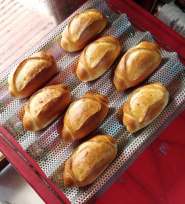 Ở nhà rỗi quá, chị em Hà thành mở lò bánh mỳ tại gia-1