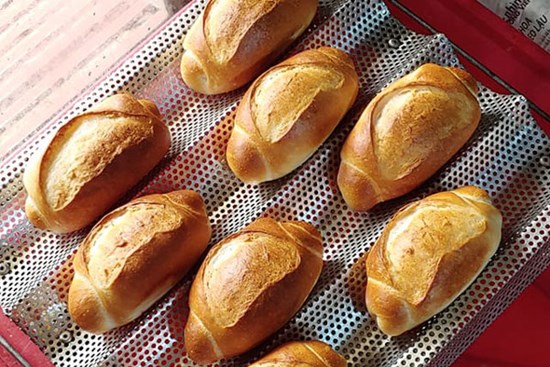 Ở nhà rỗi quá, chị em Hà thành mở lò bánh mỳ tại gia