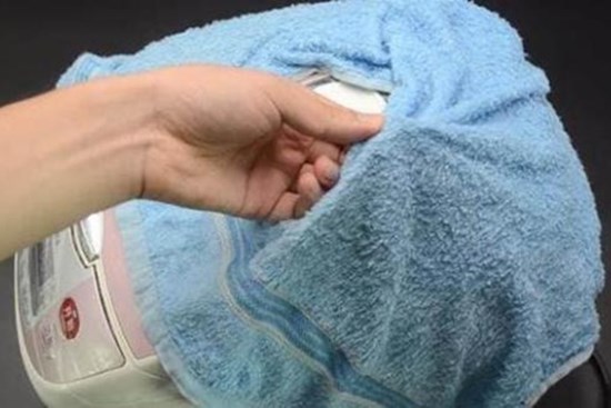 Che nồi điện bằng khăn, thật thông minh! Học sớm để hưởng lợi sớm