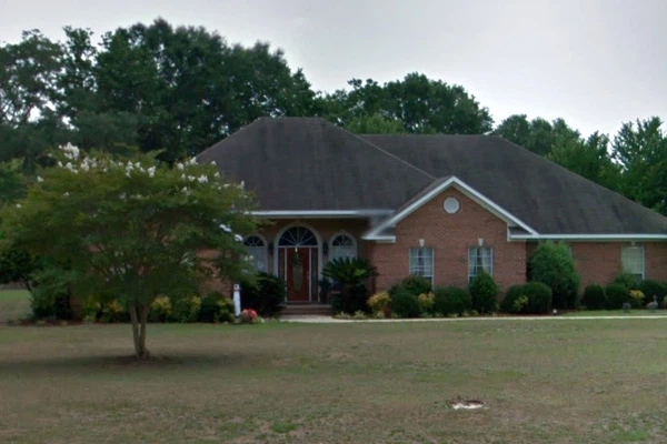 Vợ thường giấu giày sau mỗi lần đi làm về muộn, chồng tò mò lấy ra xem rồi không kìm nổi cảm xúc của bản thân-2