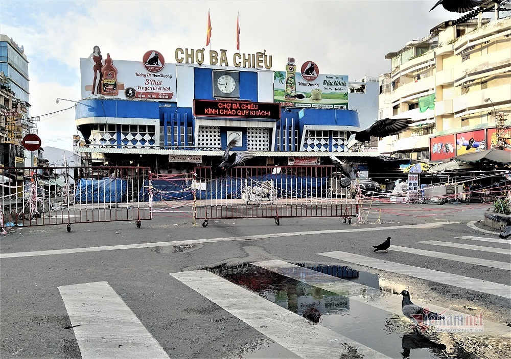 Sáng đầu tiên siết chặt hơn, chợ và siêu thị vắng lặng không bóng khách-1