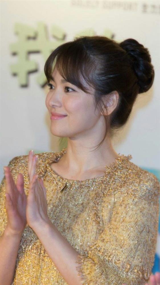 Bắt bài chiêu buộc tóc của Song Hye Kyo: Hóa ra phải làm thêm thao tác này thì mới chuẩn sang chảnh-2